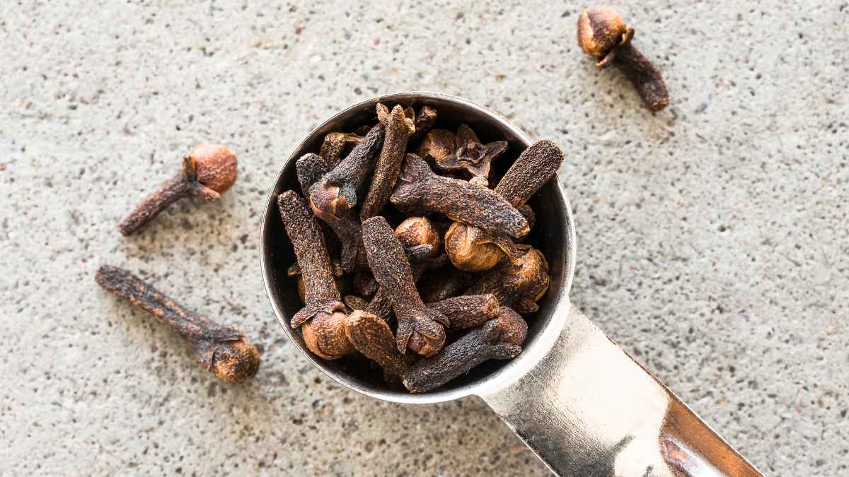 Natural bee repellent - cloves
